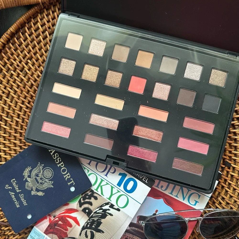 CROWNE Color City Nights Eyeshadow Palette New